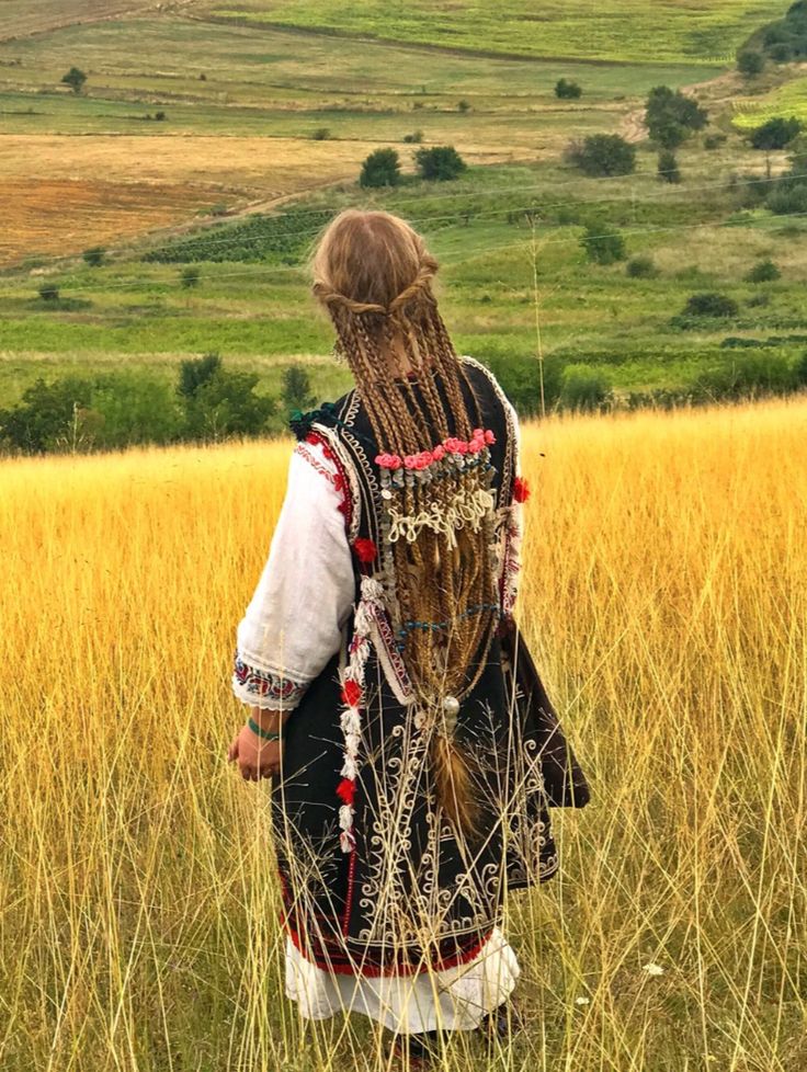 The Symbolic Braids of Bulgarian Women